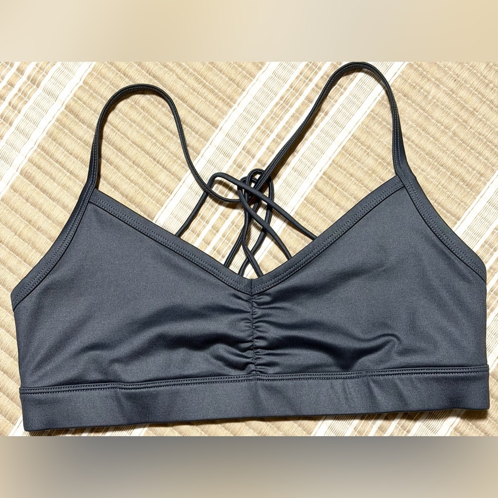 Preowned excellent condition Alo Yoga Sunny Strappy Bra Size M Steel Blue